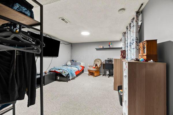 5153 Singleton Dr Unit 44B, Hilliard, OH 43026 - bedroom with carpet flooring and a textured ceiling