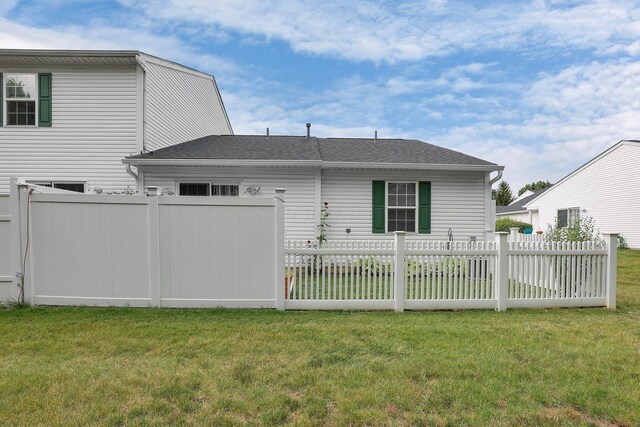 4686 Parrau Dr Unit 64A, Columbus, OH 43228 - back of house with roof with shingles