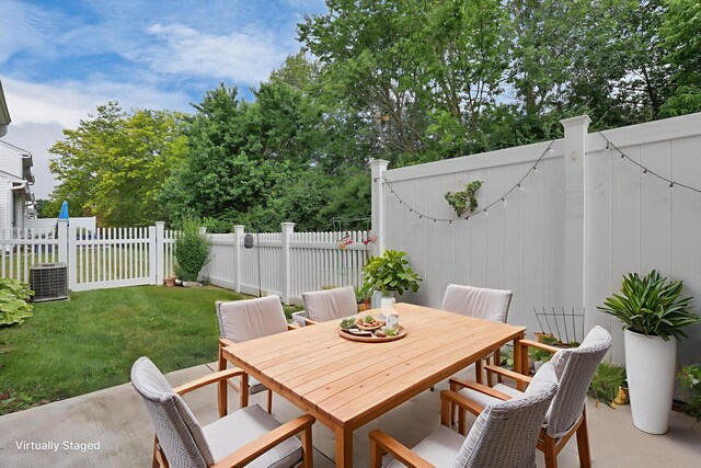4686 Parrau Dr Unit 64A, Columbus, OH 43228 - fenced backyard with a patio and outdoor dining space