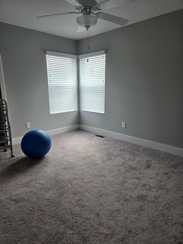 91 Neptune Ave, Newark, OH 43055 - unfurnished room featuring a ceiling fan and carpet floors