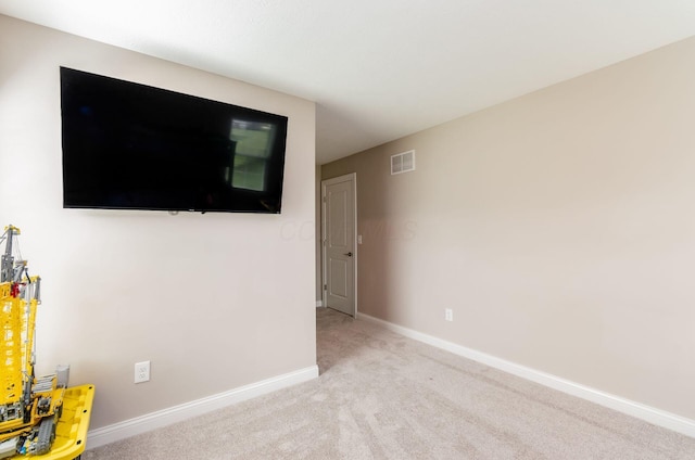 600 Courtright Dr E, Pickerington, OH 43147 - unfurnished living room featuring baseboards and carpet flooring