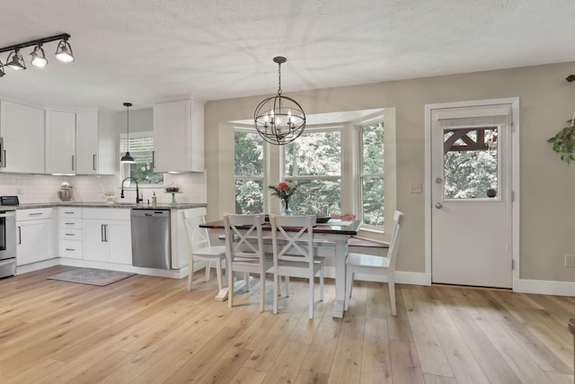 437 Barrington Rdg, Pataskala, OH 43062 - kitchen featuring stainless steel appliances, a chandelier, tasteful backsplash, white cabinetry, and light wood finished floors