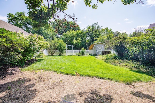 670 Greenwich St, Worthington, OH 43085 - view of yard featuring a shed