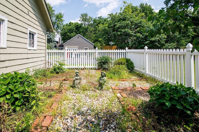 670 Greenwich St, Worthington, OH 43085 - view of yard