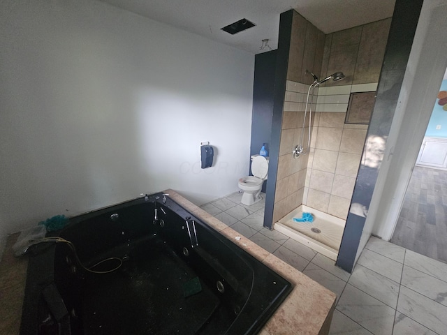 710 Glendower Ave, Columbus, OH 43207 - full bath featuring a jetted tub and tiled shower
