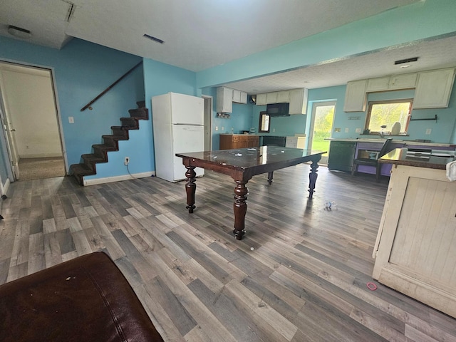 710 Glendower Ave, Columbus, OH 43207 - rec room featuring wood finished floors