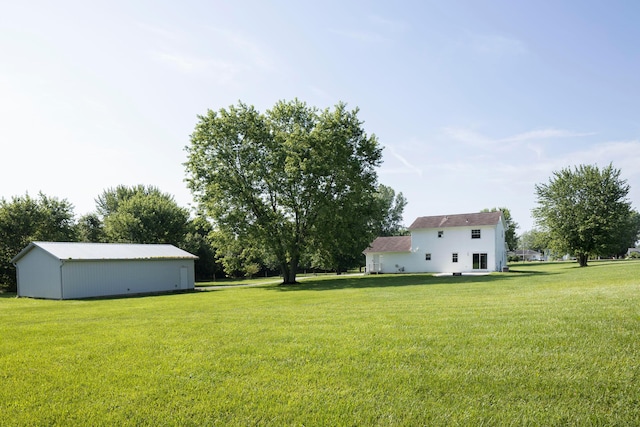 6704 Blacks Rd SW, Pataskala, OH 43062 - view of green lawn featuring a pole building and an outbuilding