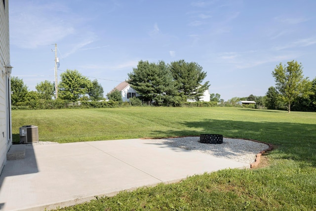 6704 Blacks Rd SW, Pataskala, OH 43062 - view of green lawn with a patio area