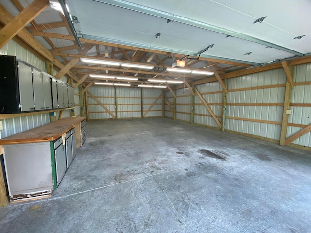 6704 Blacks Rd SW, Pataskala, OH 43062 - garage featuring metal wall