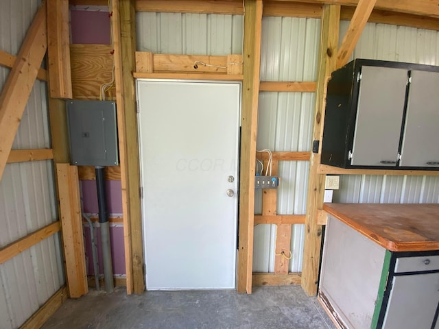 6704 Blacks Rd SW, Pataskala, OH 43062 - interior space featuring electric panel and concrete floors