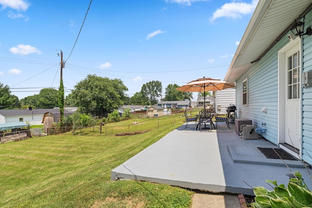 507 Shoshone Dr, Lancaster, OH 43130 - view of yard with a patio