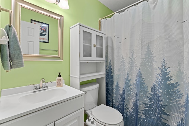 507 Shoshone Dr, Lancaster, OH 43130 - full bath with vanity and a shower with shower curtain