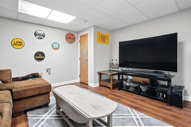 1126 Welwyn Dr, Westerville, OH 43081 - living room with wood finished floors and a paneled ceiling