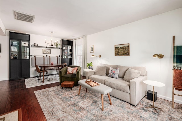 249 E Kossuth St Unit E, Columbus, OH 43206 - living room featuring a chandelier and wood finished floors