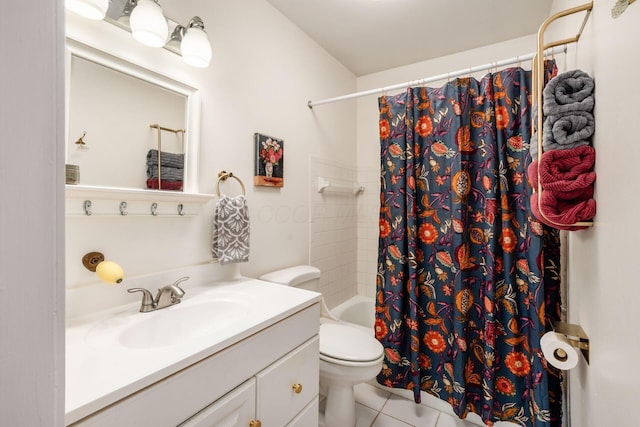 249 E Kossuth St Unit E, Columbus, OH 43206 - bathroom featuring vanity, shower / tub combo with curtain, and tile patterned floors