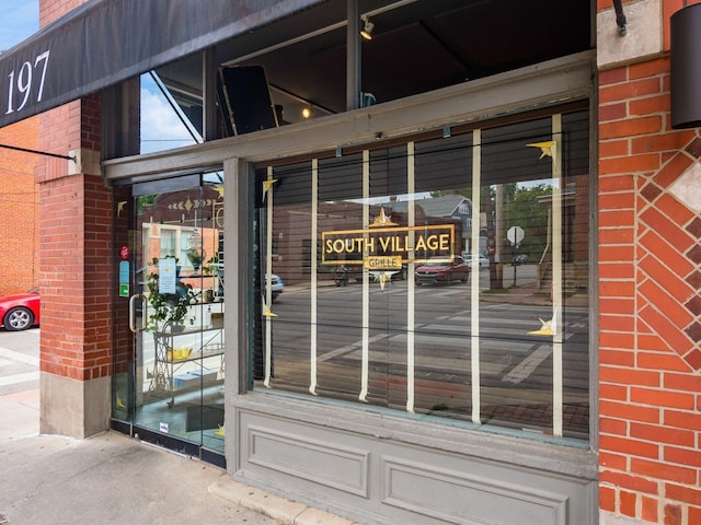 249 E Kossuth St Unit E, Columbus, OH 43206 - property entrance featuring brick siding
