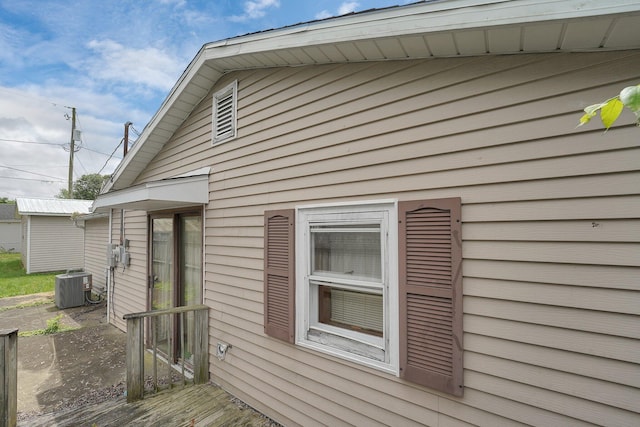 412 E Mill St, Circleville, OH 43113 - view of property exterior featuring a central AC unit