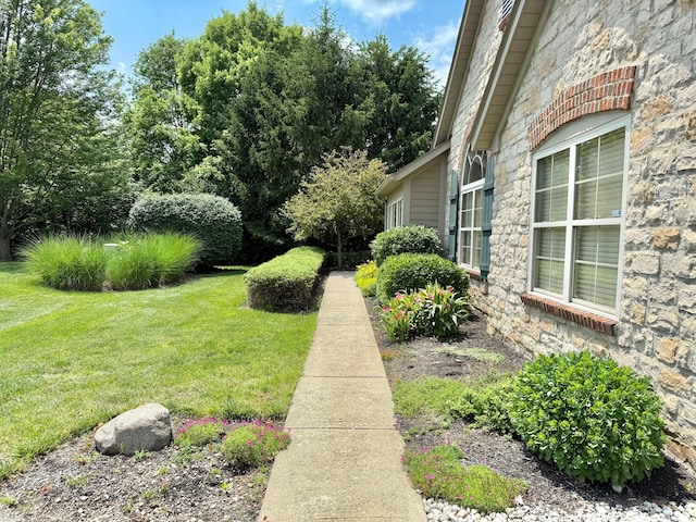 6608 Lakeview Cir, Canal Winchester, OH 43110 - view of green lawn