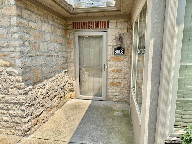 6608 Lakeview Cir, Canal Winchester, OH 43110 - property entrance with stone siding