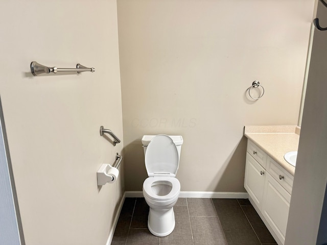 6608 Lakeview Cir, Canal Winchester, OH 43110 - bathroom featuring vanity and tile patterned floors