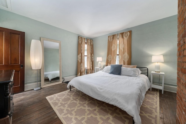 336 E Kossuth St, Columbus, OH 43206 - bedroom featuring dark wood-style flooring and baseboards