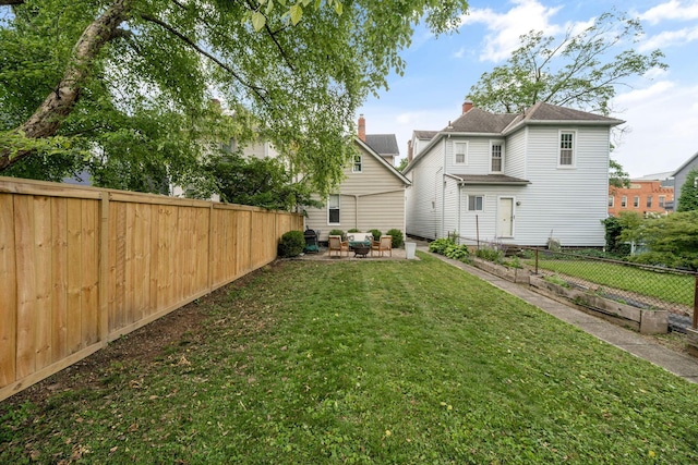 336 E Kossuth St, Columbus, OH 43206 - fenced backyard featuring a patio area