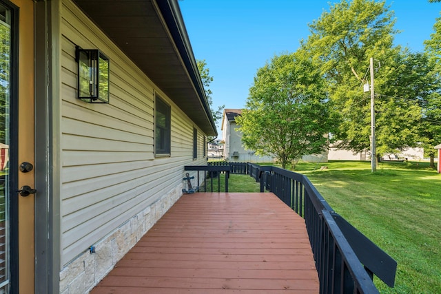 4490 N Bank Rd, Buckeye Lake, OH 43008 - wooden terrace with a yard