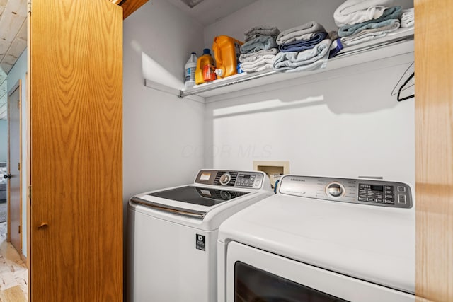 4490 N Bank Rd, Buckeye Lake, OH 43008 - laundry area with washing machine and dryer