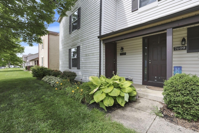 7607-7609 Penwood Pl, Columbus, OH 43235 - view of exterior entry with a yard and a porch