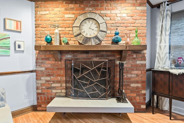 505 Tresham Rd, Columbus, OH 43230 - detailed view of wood finished floors and crown molding