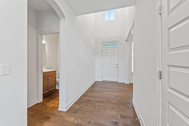 3622 Switchgrass Ct, Hilliard, OH 43026 - hall featuring arched walkways and dark wood-type flooring