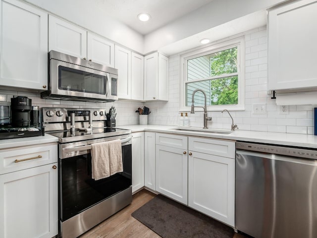 5611 Donnally Ct, Dublin, OH 43016 - kitchen featuring stainless steel appliances, decorative backsplash, light countertops, and recessed lighting
