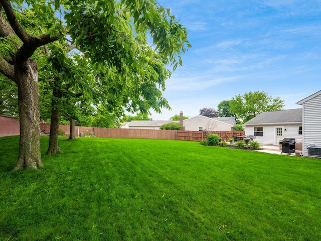 5611 Donnally Ct, Dublin, OH 43016 - view of yard with a patio