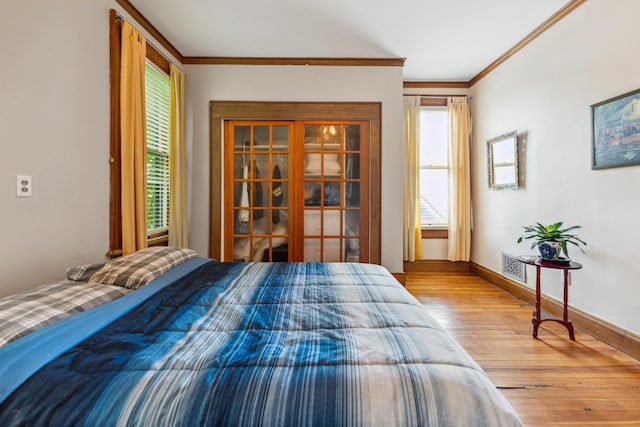 117 E Frankfort St, Columbus, OH 43206 - bedroom with wood finished floors and ornamental molding