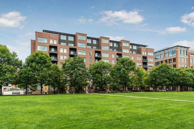 250 Daniel Burnham Sq Unit 402, Columbus, OH 43215 - view of property's community featuring a yard