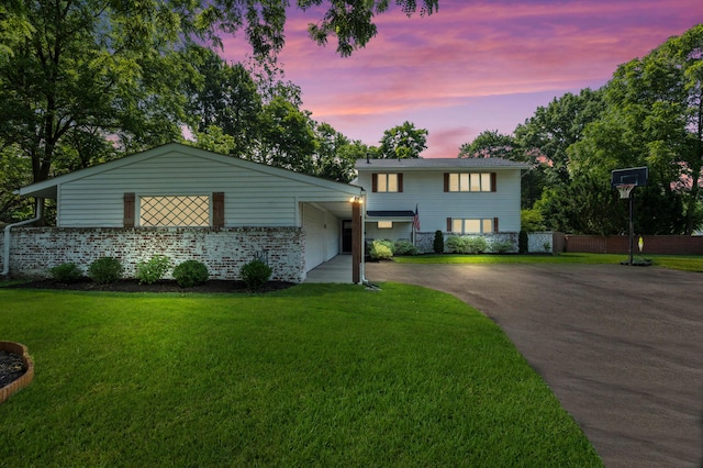 298 Flint Ridge Dr, Columbus, OH 43230 - split level home with asphalt driveway