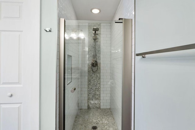 497 E Kossuth St, Columbus, OH 43206 - bathroom with a shower stall