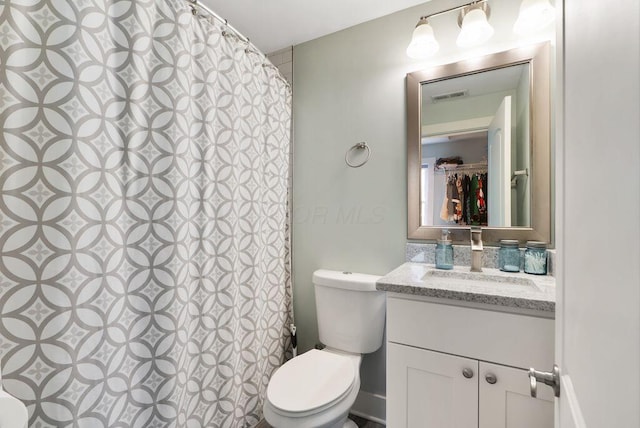 497 E Kossuth St, Columbus, OH 43206 - bathroom featuring vanity and curtained shower