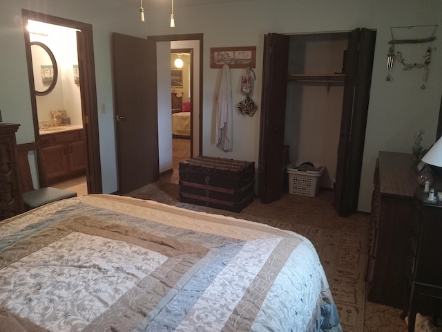 6978 Cook-Jones Rd, Waynesville, OH 45068 - bedroom with a closet and ensuite bathroom