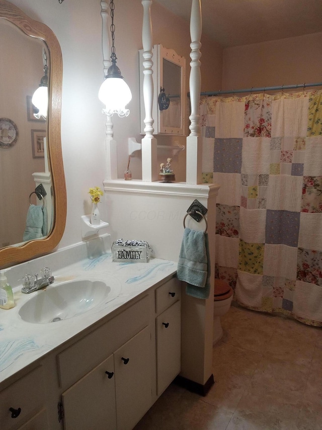 6978 Cook-Jones Rd, Waynesville, OH 45068 - full bath with vanity and curtained shower