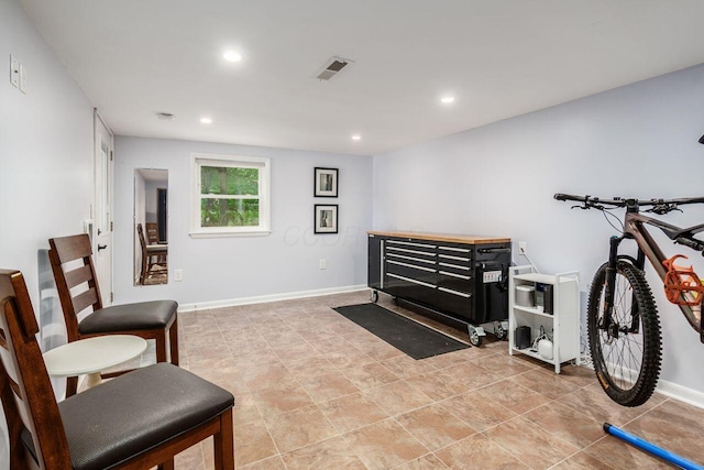 2591 Apple Valley Dr, Howard, OH 43028 - sitting room featuring recessed lighting and baseboards
