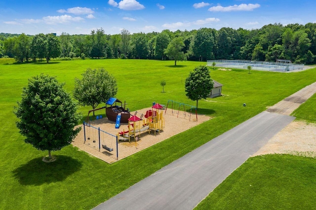 2591 Apple Valley Dr, Howard, OH 43028 - view of property's community featuring a yard
