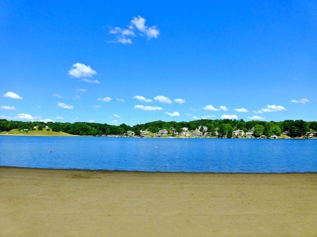2591 Apple Valley Dr, Howard, OH 43028 - water view