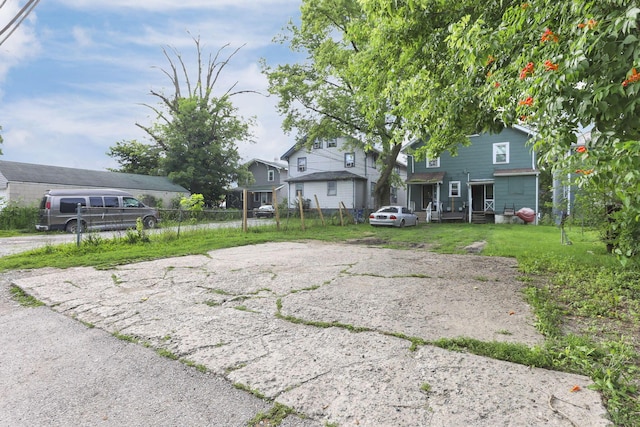 2205-2207 Sullivant Ave, Columbus, OH 43223 - view of yard featuring a residential view