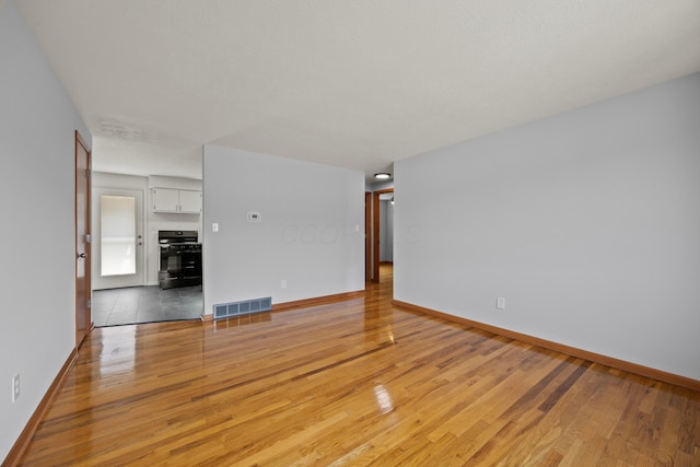 1033 Folkestone Rd, Columbus, OH 43220 - unfurnished room with light wood-type flooring