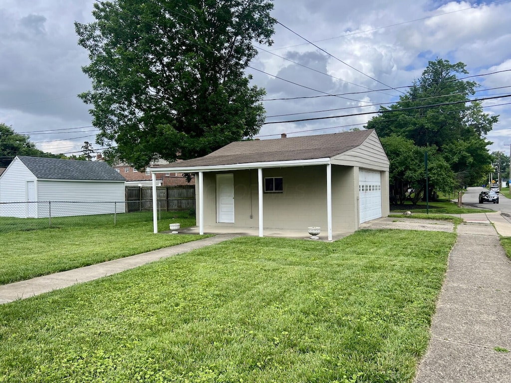 874 Chelsea Ave, Bexley, OH 43209 - view of outdoor structure with driveway