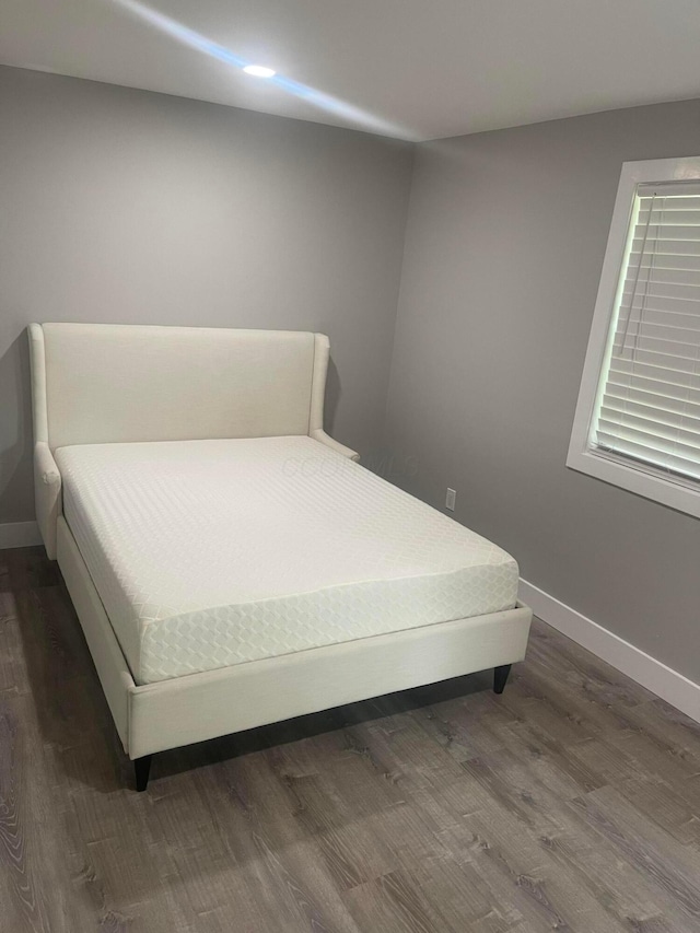3107 Huntington Dr, Columbus, OH 43207 - bedroom featuring wood finished floors
