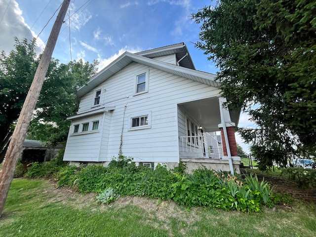 1015 Fairwood Ave, Columbus, OH 43206 - view of home's exterior with a porch