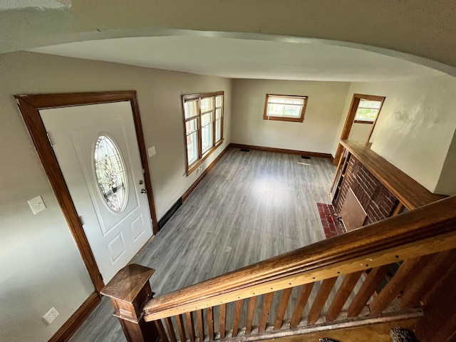 1015 Fairwood Ave, Columbus, OH 43206 - foyer entrance featuring wood finished floors and vaulted ceiling