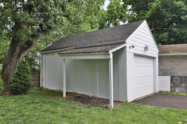 595 Brookside Dr, Columbus, OH 43209 - detached garage featuring driveway